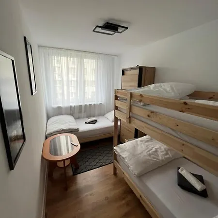 アパート Apartament Janis ザトル